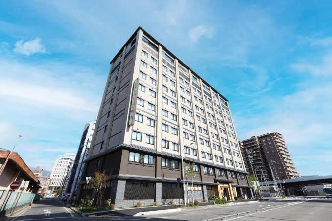 Het gebouw van Onyado Nono Matsumoto, gezien vanaf de straat